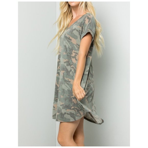 NWT- Women's V-neck With Pockets Dress, Green Camo - Picture 3 of 5